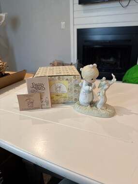 Vintage 1983 Precious Moments His Eye Is On The Sparrow Figurine E-0530 Box & Bo